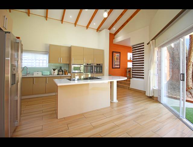 5 BEDROOM HOUSE FOR SALE IN HOUGHTON ESTATE